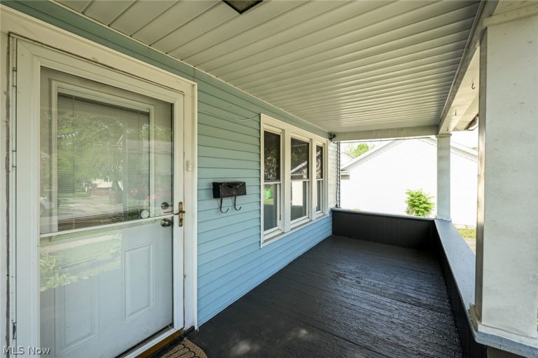 940 Hopocan Avenue, Barberton, OH - Photo 2