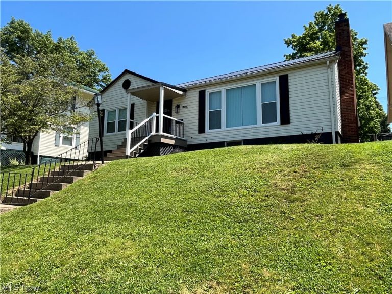 804 Oakland Boulevard, Cambridge, OH - Photo 3