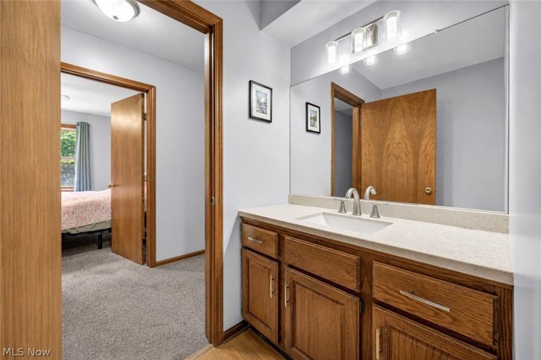 319 Greenwood Court, Elyria, OH - Photo 6