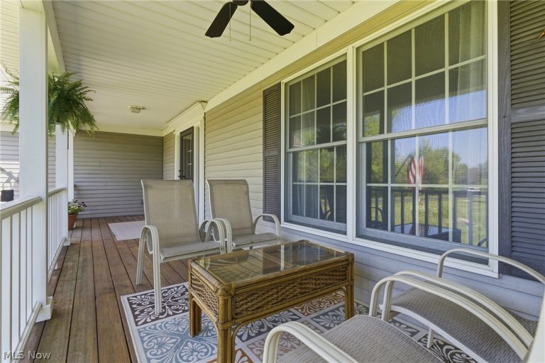 9475 Stafford Road, Chagrin Falls, OH - Photo 6