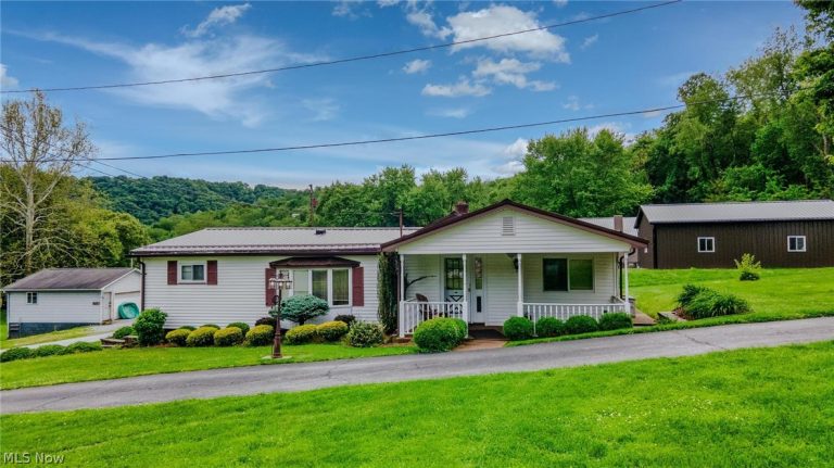 105 CRABAPPLE Lane, Hammondsville, OH, 43930