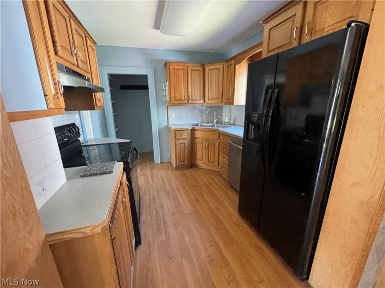 870 Haines Avenue, Alliance, OH - Photo 6