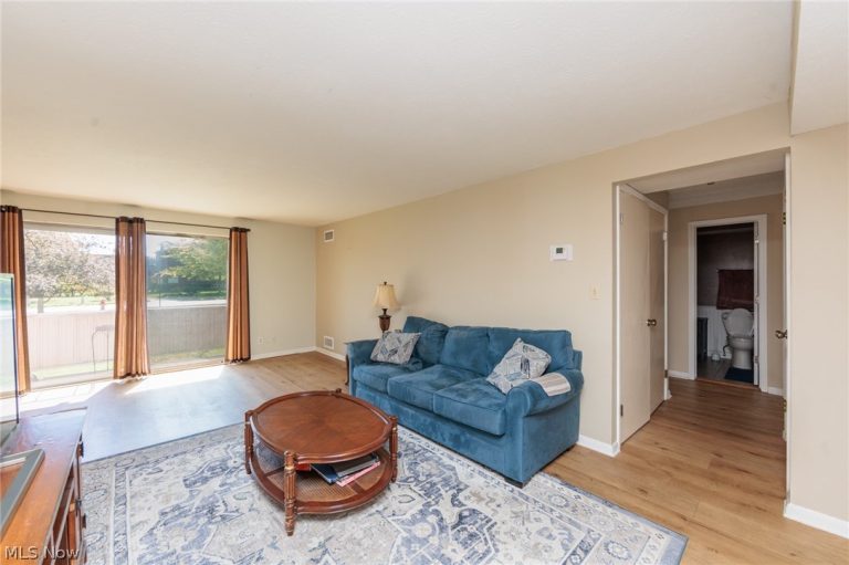 21841 River Oaks Drive #B5, Rocky River, OH - Photo 3
