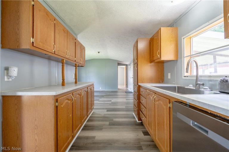 62 Redwood Drive, Beloit, OH - Photo 8