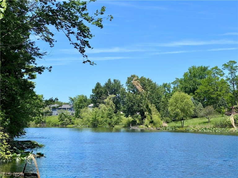 887-889 Colony Drive, Aurora, OH - Photo 3