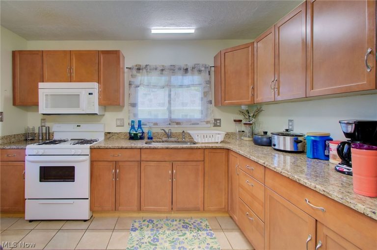 410 Southward Drive, Youngstown, OH - Photo 4