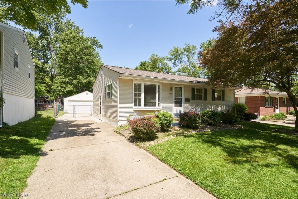 1056 Endicott Drive, Akron, OH