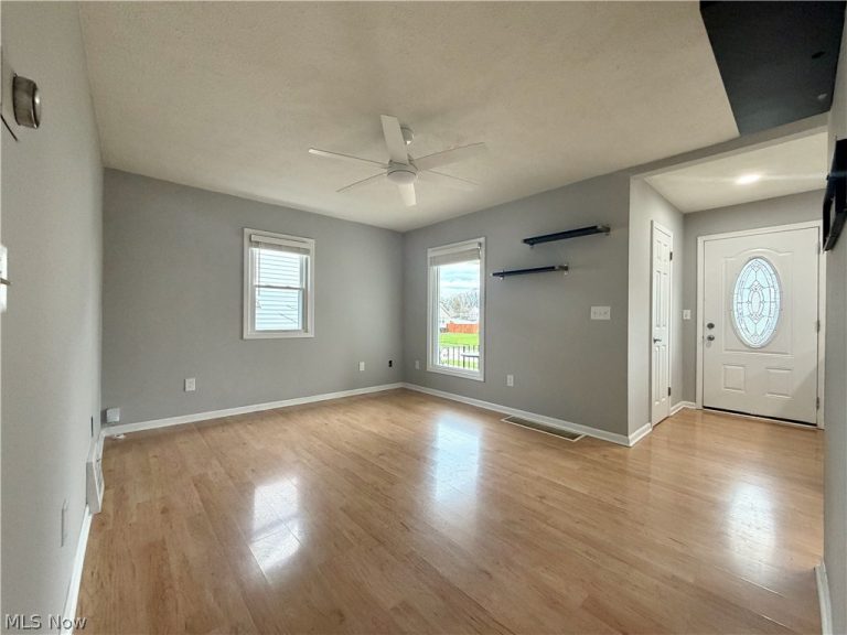 4515 Pershing Avenue, Parma, OH - Photo 2