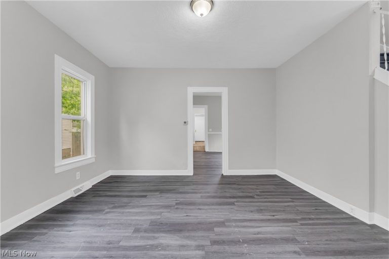 14131 Berwyn Avenue, Cleveland, OH - Photo 5