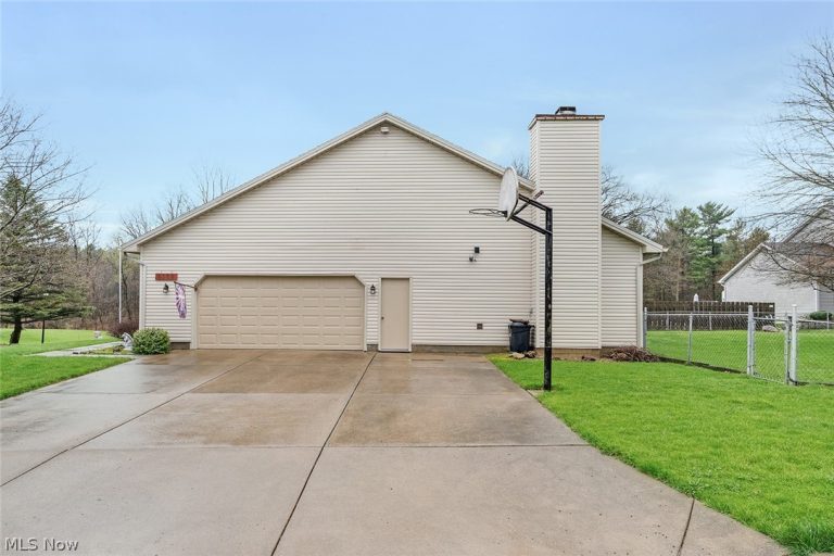 6369 Ridgeview Avenue, Austintown, OH - Photo 8