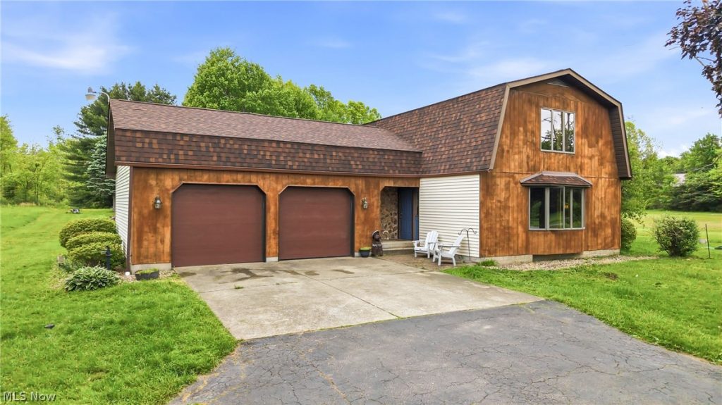 6667 Chestnut Ridge Road, Hubbard, OH