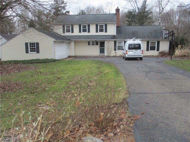 17084 Sunset Drive, Chagrin Falls, OH, 44023