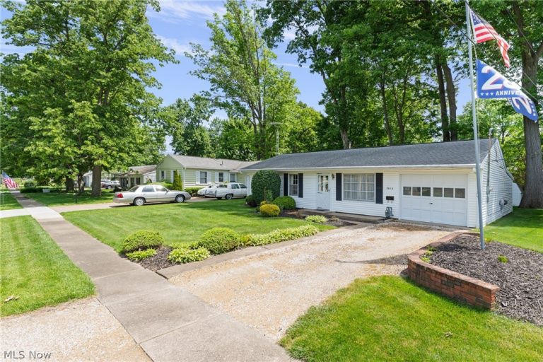 2610 Center Avenue, Alliance, OH - Photo 2