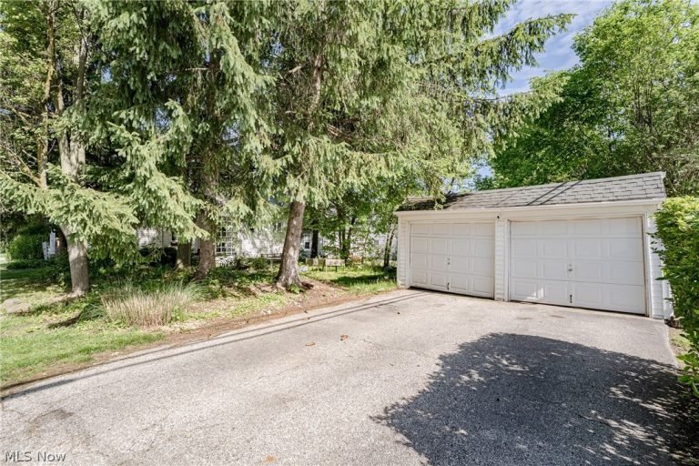 1665 Maywood Road, South Euclid, OH - Photo 6
