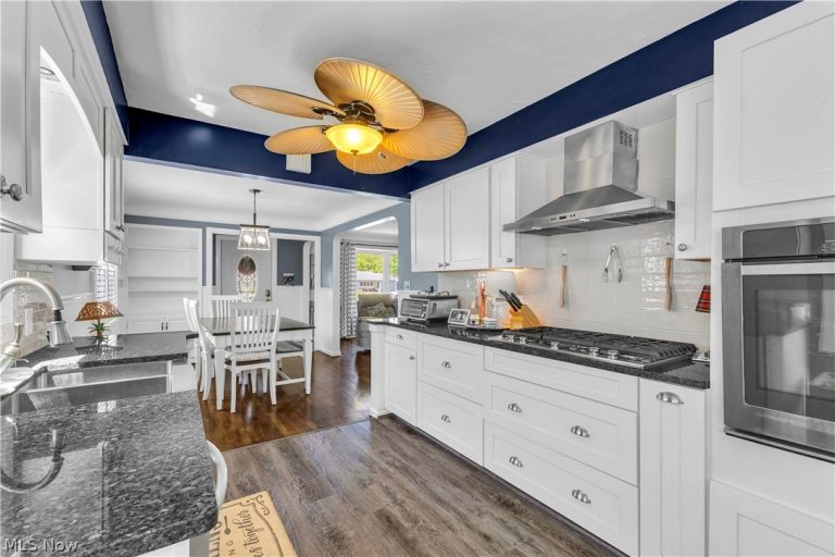 24323 Smith Avenue, Westlake, OH - Photo 8