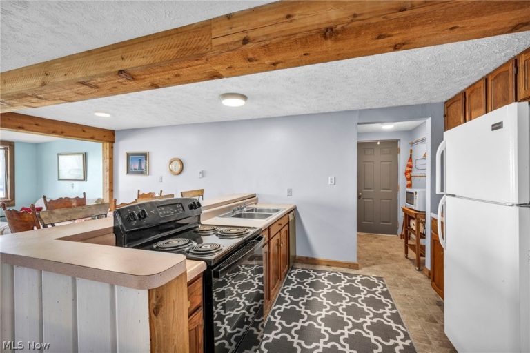 15 Lake Hurst Drive, Ashtabula, OH - Photo 4