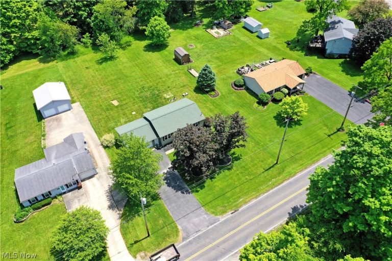 754 Warner Road, Brookfield, OH - Photo 8