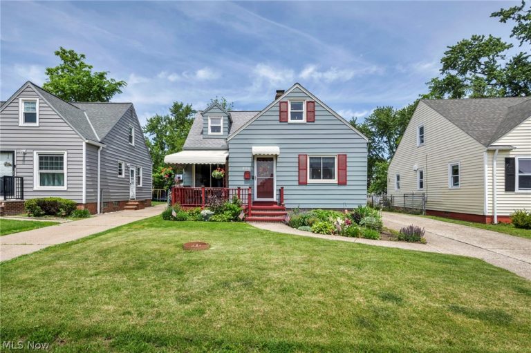 8006 Pinegrove Avenue, Parma, OH - Photo 4