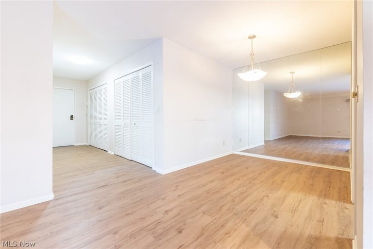 2112 Acacia Park Drive #209, Lyndhurst, OH - Photo 2