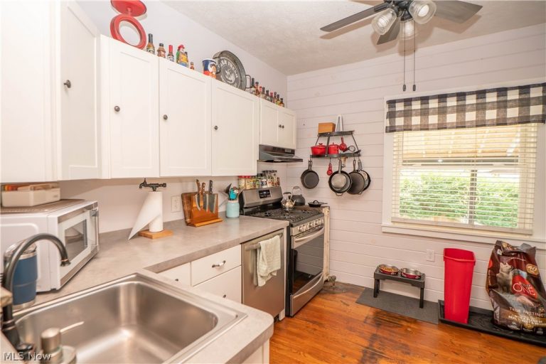 1302 Fulton Road, Canton, OH - Photo 8