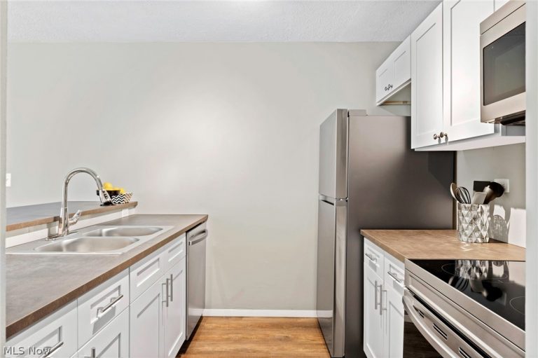 10524 Clifton Boulevard #201, Cleveland, OH - Photo 8