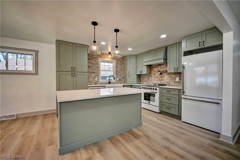 212 High Street, Dover, OH - Photo 5