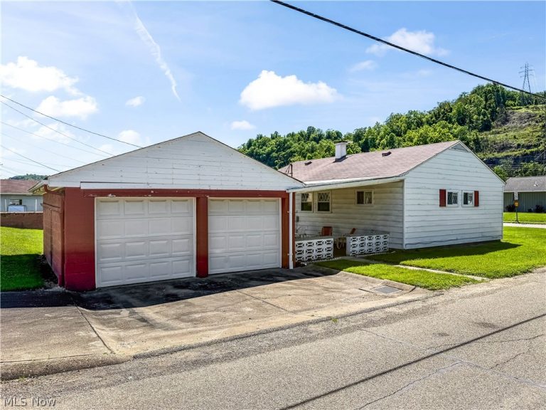 416 Martha Street, Yorkville, OH - Photo 3