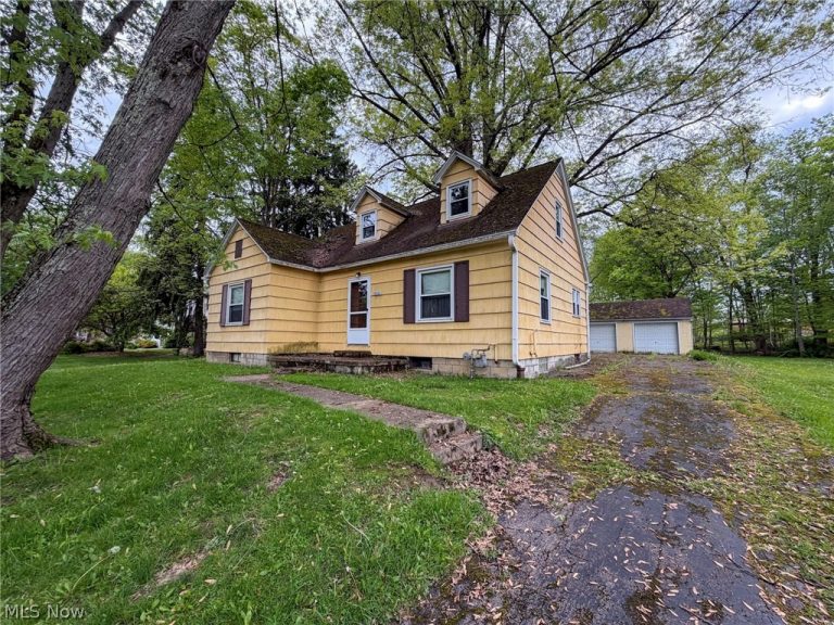 8060 Paulin Drive, Youngstown, OH - Photo 3