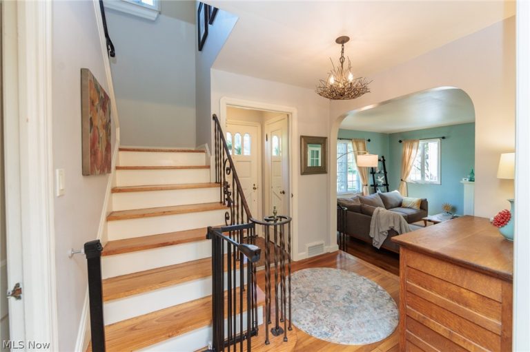 21581 Kenwood Avenue, Rocky River, OH - Photo 2