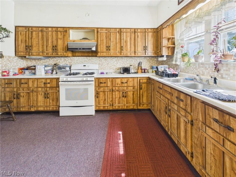 927 32nd Street, Parkersburg, WV - Photo 2
