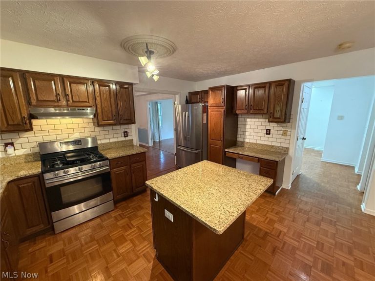 1273 Sharonbrook Drive, Twinsburg, OH - Photo 2
