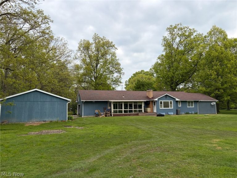 11449 Island Creek Drive, Beloit, OH - Photo 6