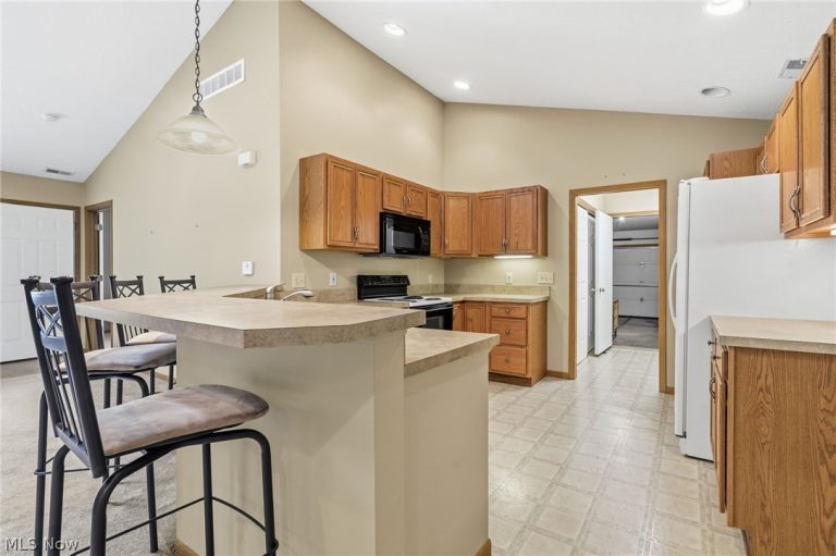 8717 Dublin Ridge Circle, Massillon, OH - Photo 5