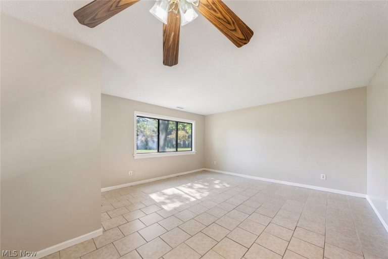 9588 Fernwood Drive, Olmsted Falls, OH - Photo 6