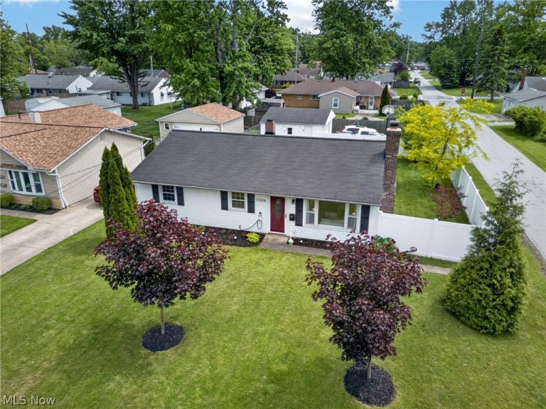 7570 Pinehurst Drive, Mentor on the Lake, OH - Photo 2
