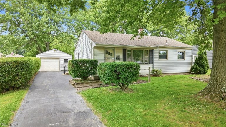 3930 Cannon Road, Youngstown, OH - Photo 2
