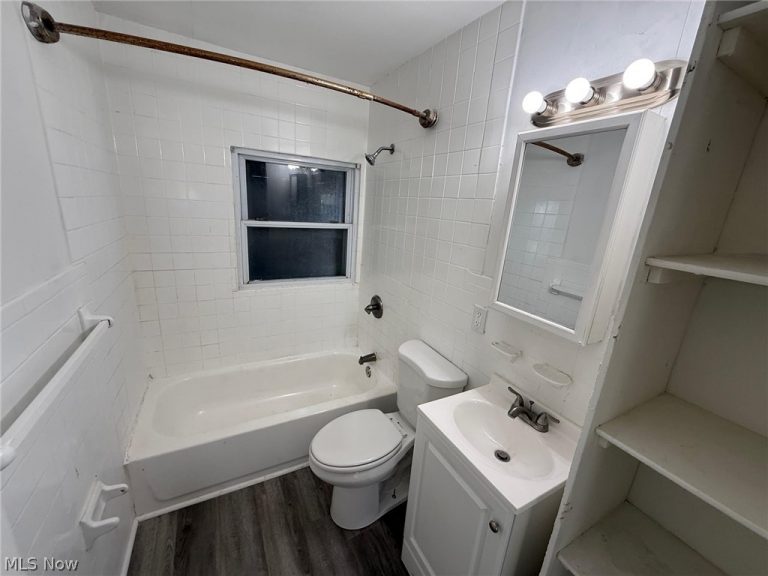 15615 Lotus Drive, Cleveland, OH - Photo 8