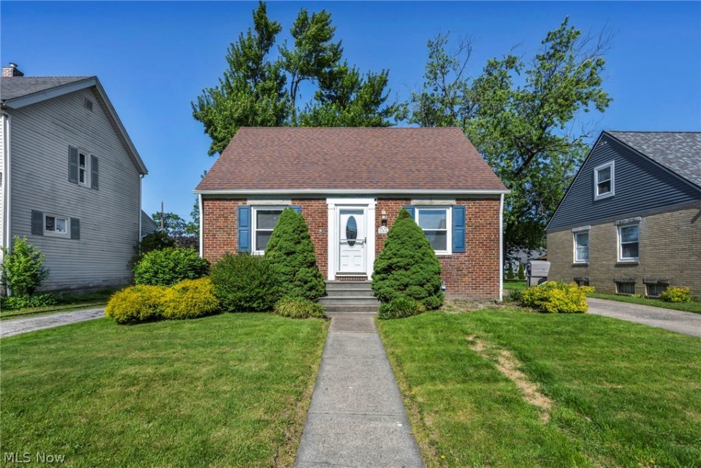 208 Longfellow Street, Elyria, OH