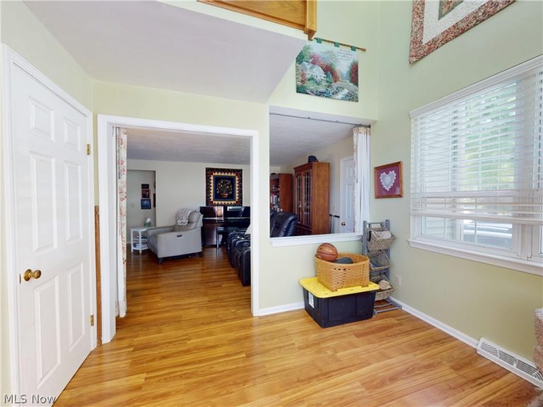 33430 Pettibone Road, Solon, OH - Photo 3