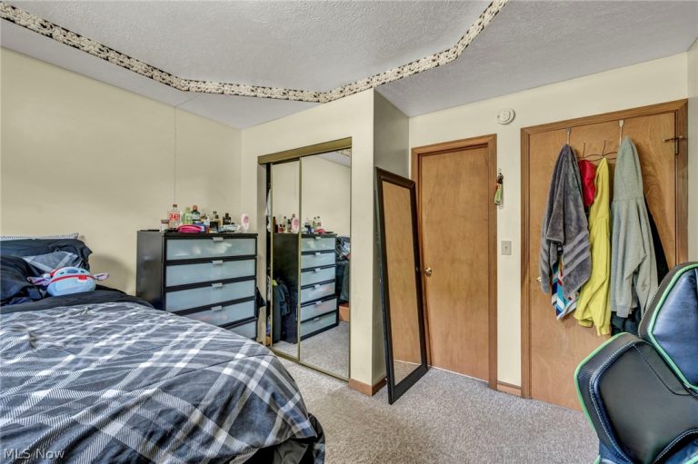 1202 Lawrence Road, Canton, OH - Photo 5