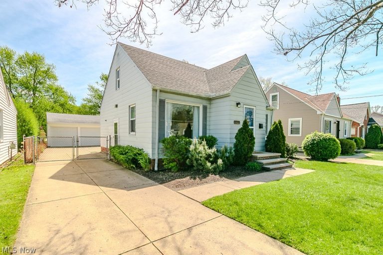 1297 Lander Road, Mayfield Heights, OH - Photo 3