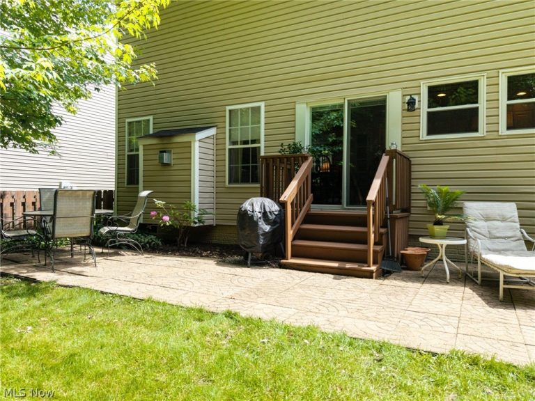 8524 Wayside Drive, Olmsted Twp, OH - Photo 6