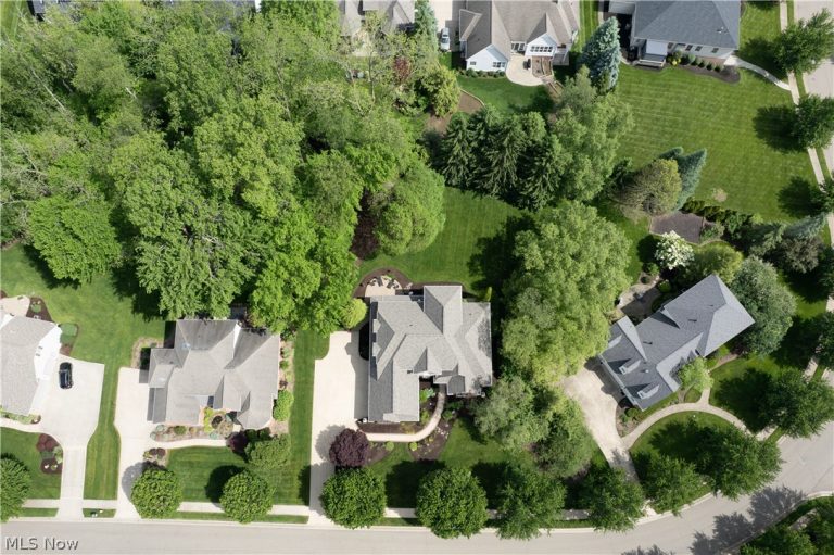 1535 Chadford Gate, Canton, OH - Photo 2