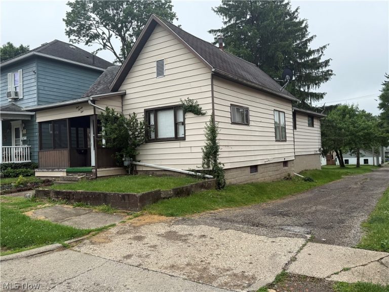 421 11th Street, Cambridge, OH - Photo 2