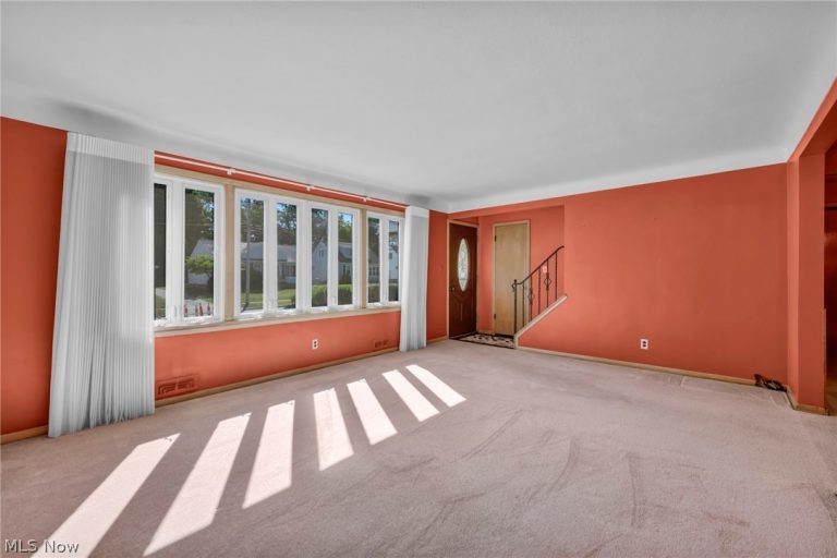 2218 Larchmont Drive, Wickliffe, OH - Photo 4