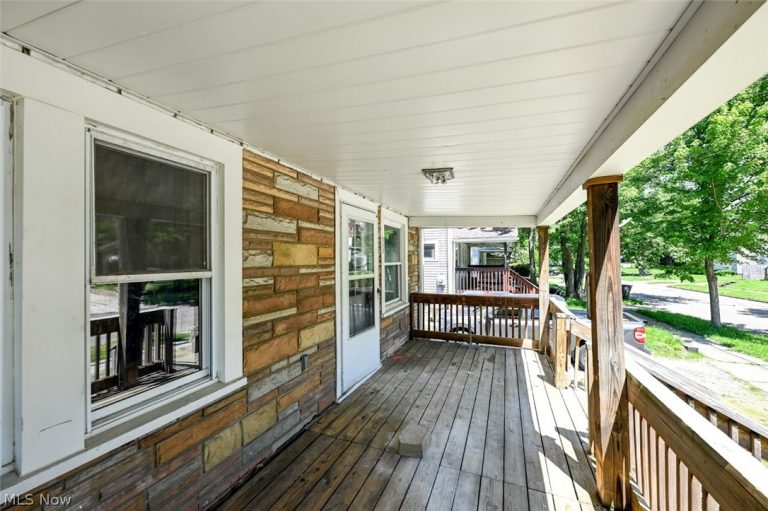 980 Neptune Avenue, Akron, OH - Photo 8