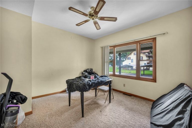 1202 Lawrence Road, Canton, OH - Photo 3