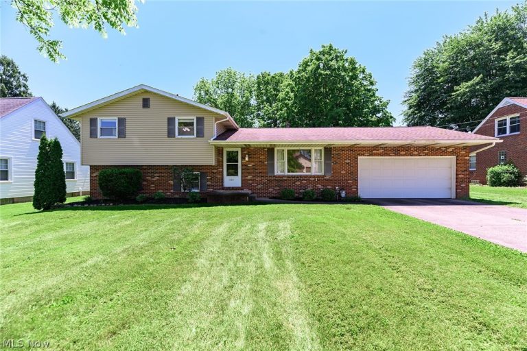 1140 Maple Street, North Canton, OH, 44720