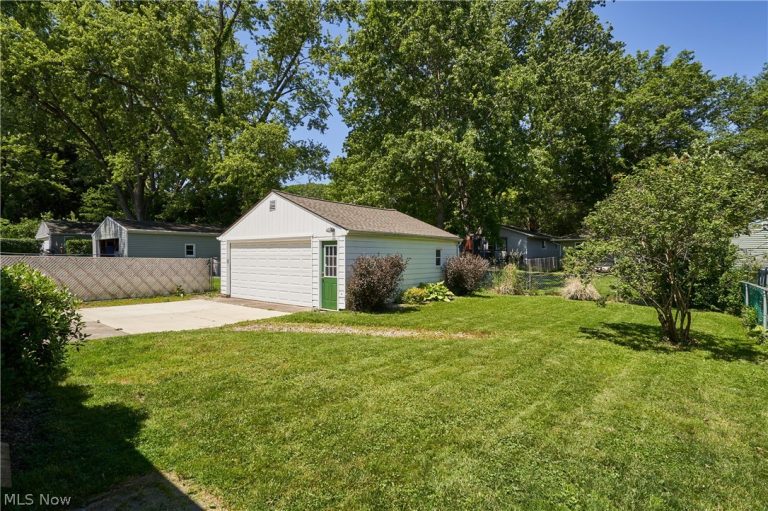 1056 Endicott Drive, Akron, OH - Photo 4