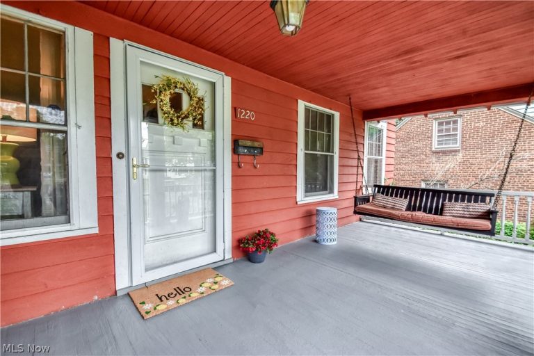 1220 Yellowstone Road, Cleveland Heights, OH - Photo 2